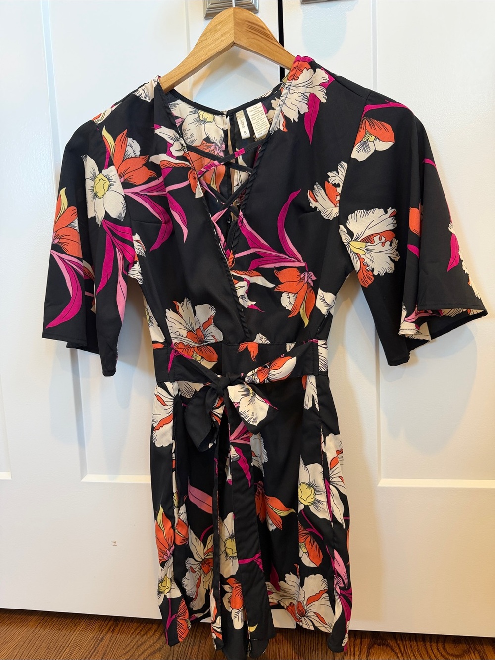 Japna Floral Romper • Small • Black,Pink,Orange • Lace Up • Tie Waist • Pockets